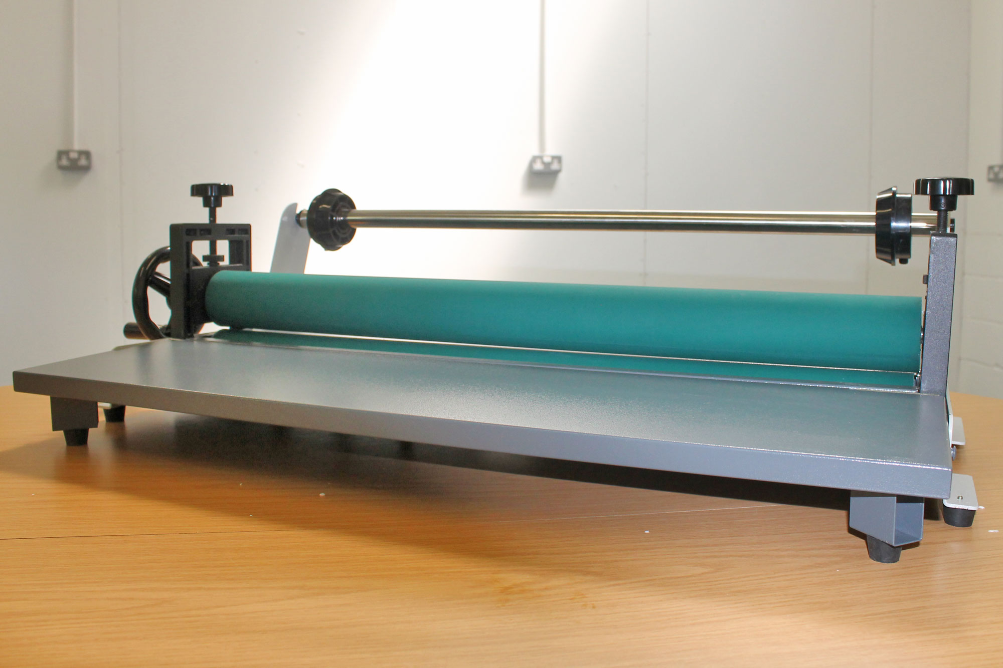 Used Manual Cold Roll Laminator – 750mm (with media roll holder)